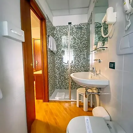 ريجينا إيلينا ديبنداس فندق 4*