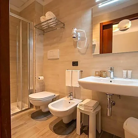 ريجينا إيلينا ديبنداس فندق